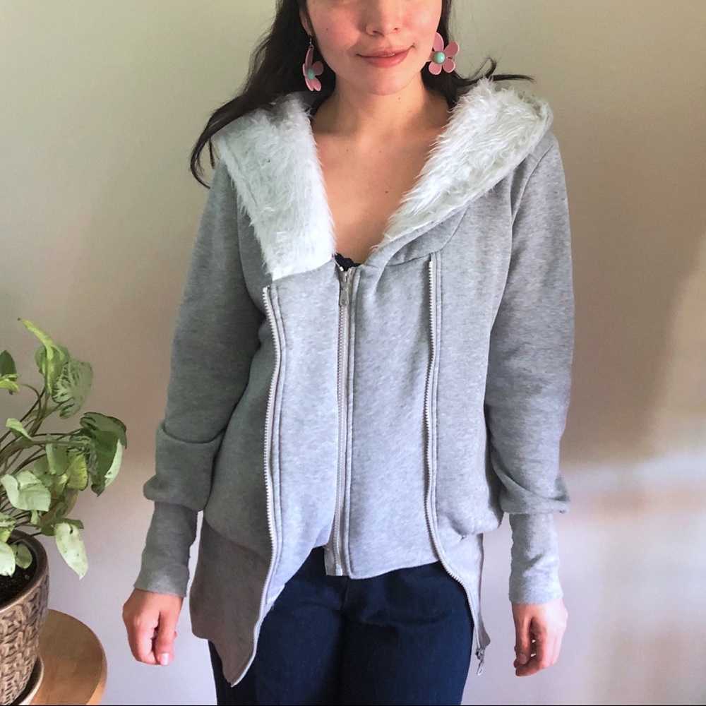 🧡3/$15 Fuzzy sweater for winter!